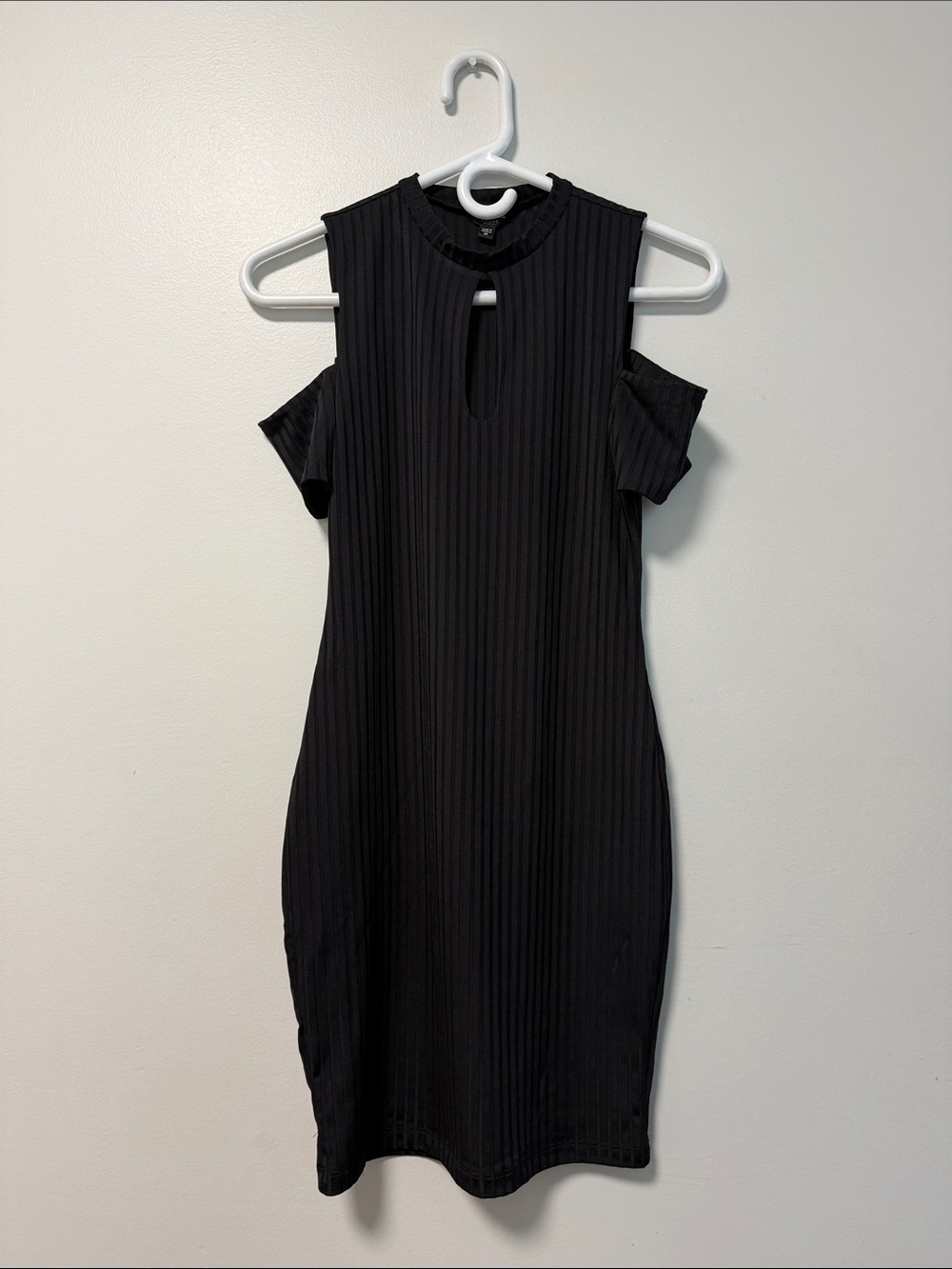Guess Black Cold-Shoulder Ribbed Keyhole Sheath Dress